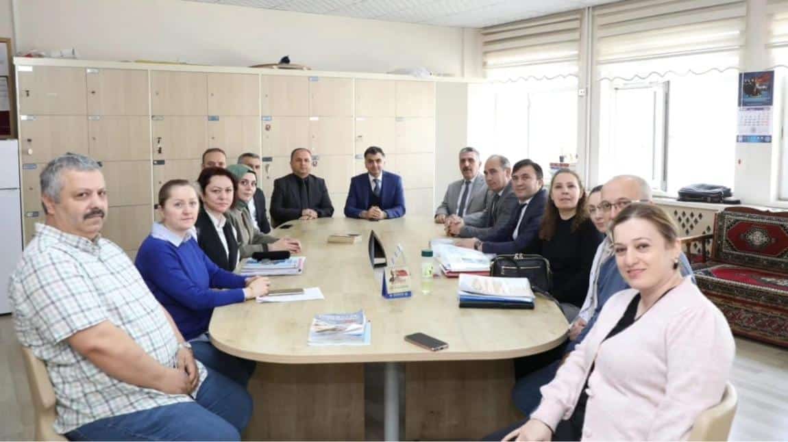 İl Millî Eğitim Müdürümüz Sn Mehmet Fatih Vargeloğlu ve İlçe Milli Eğitim Müdürümüz Sn Özgür Tokgöz Okulumuzu Ziyaret Etti